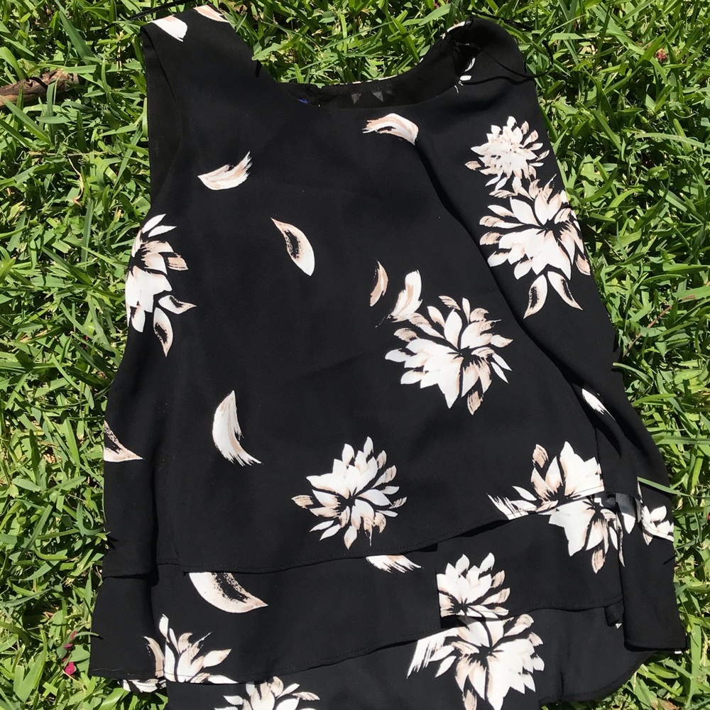 Black Floral Top🖤